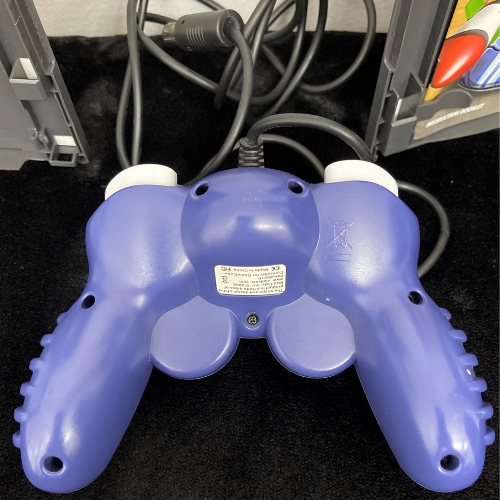 Nintendo Game Cube Controller & Game - Picture 4 of 6